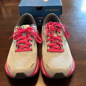 Women’s Ghost 14 Brooks neutral running shoe size 8